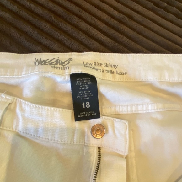 Jeans - Picture 2 of 3